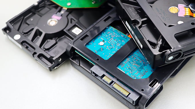 HDD 与 NVMe 差异多大？企业便宜VPS租用硬盘选型深度解析